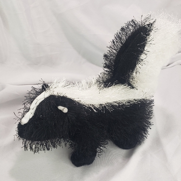Ganz Webkinz Skunk Fuzzy Plush Stuffed Toy 9 Inch HM213 No Code - Picture 3 of 8